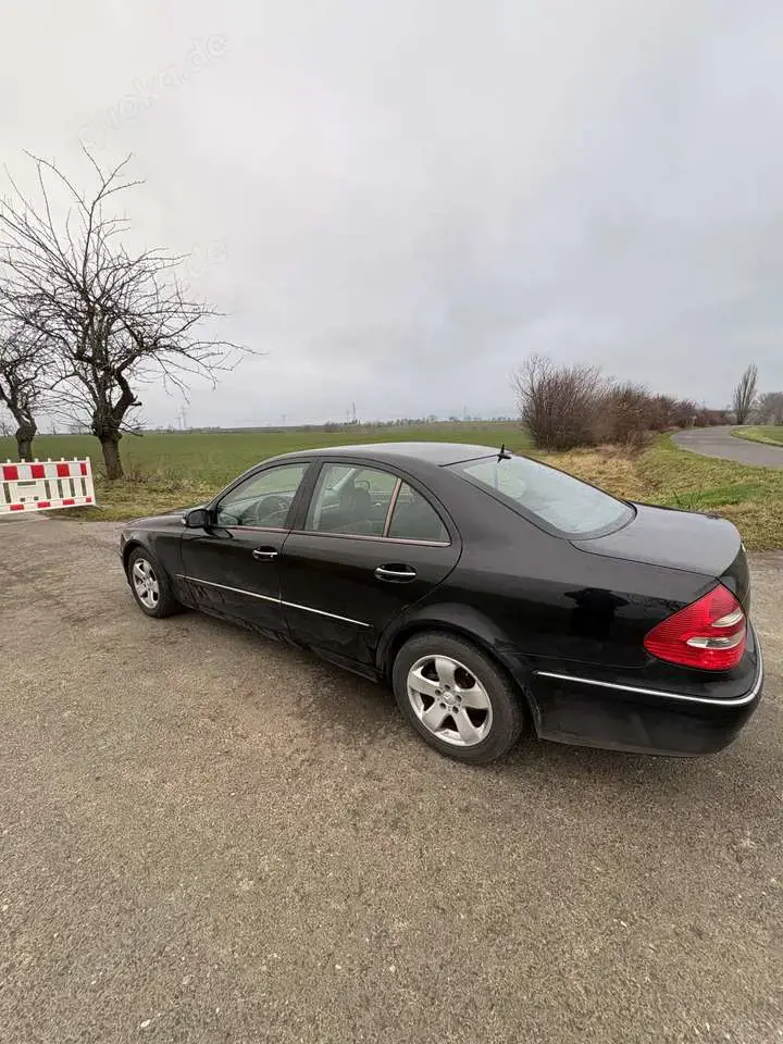 Mercedes-Benz E 270 E 270 CDI (211.016)
