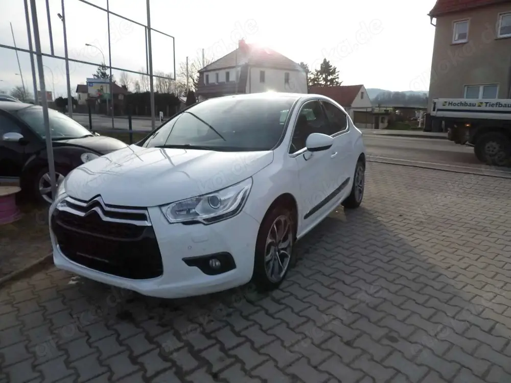 Citroen DS4 SportChic Navi PDC Leder Alu. Sitzh. HU AU Neu