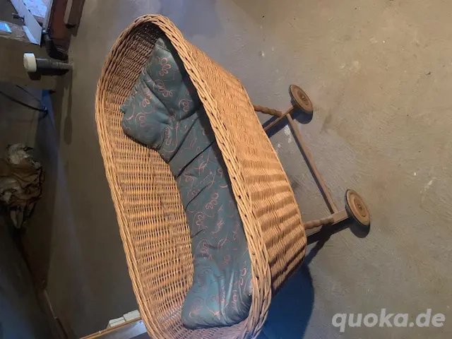 Mobilen Stubenwagen auf Rädern