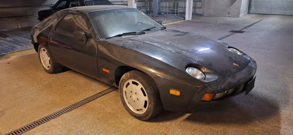 Porsche 928