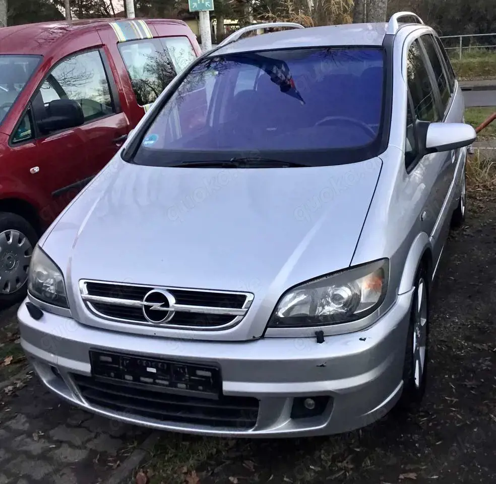 Opel Zafira 2.2 DTI Edition RECARO XENON KLIMAAUTOM. NAVI TEMP