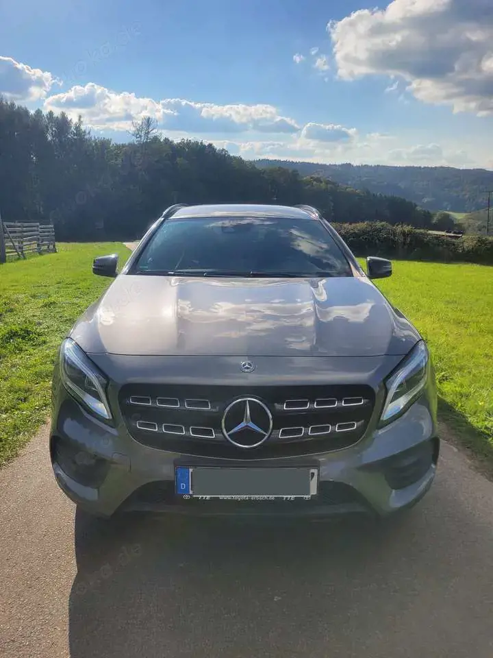 Mercedes-Benz GLA 180 AMG Line