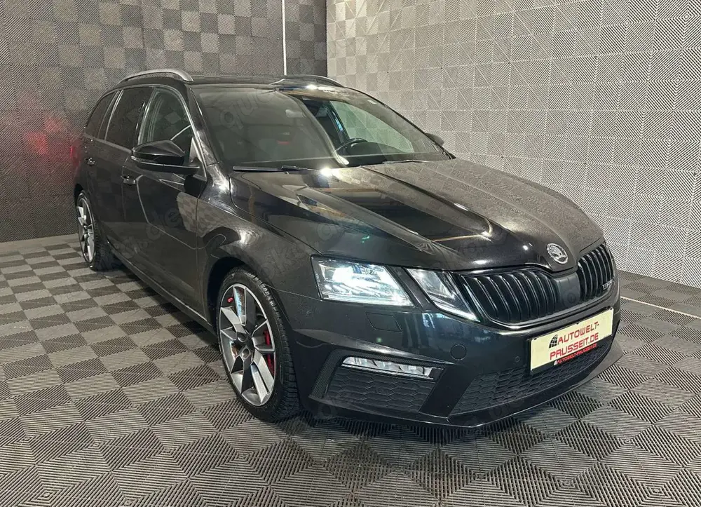 Skoda Octavia Combi*RS 245*LED-ST.HZ-APPLE-AHK-R.KAM