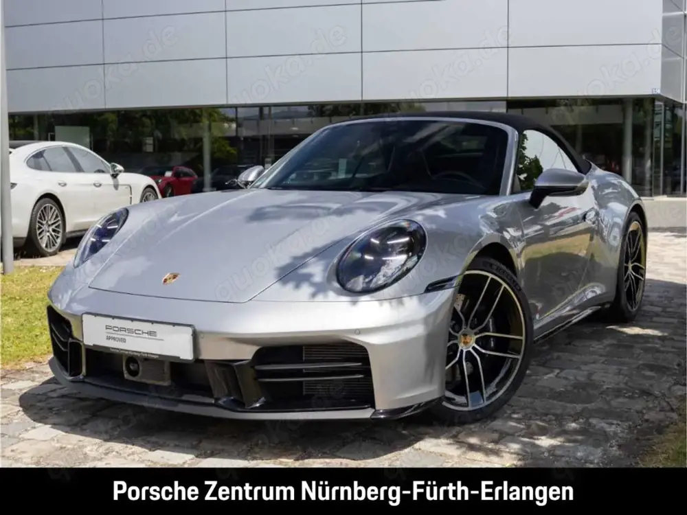 Porsche 992 911 Carrera Cabriolet InnoDrive SportChrono