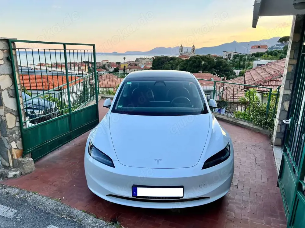 Tesla Model 3 Neu Highland RWD Winterräder Pano ACC Kamera