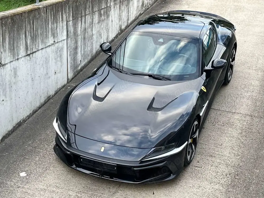 Ferrari 12 Cilindri Carbon Pano Lift Voll