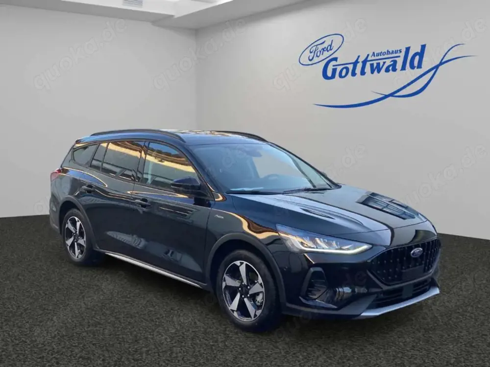 Ford Focus Turnier Active X LED Navi Winterpaket RFK PDC