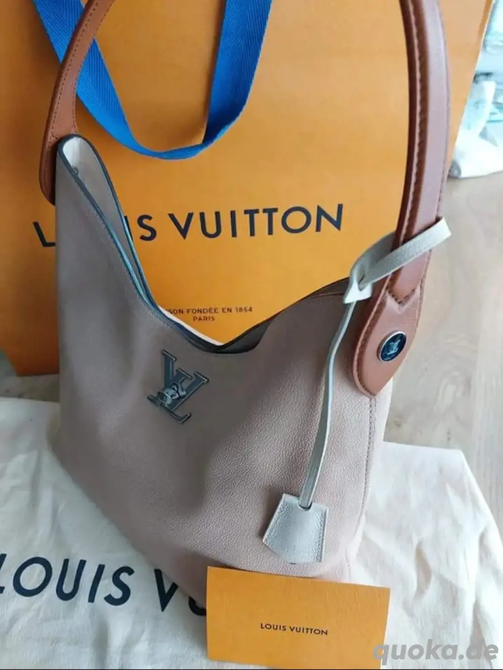 Beige LV Handtasche, Lockme Hobo Serie