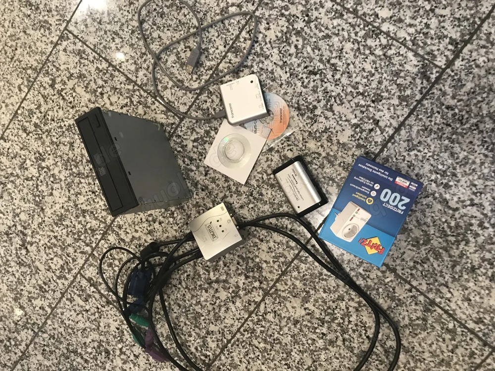 Kartenlesegerät usw. alles zusammen wie auf Fotos zu sehen