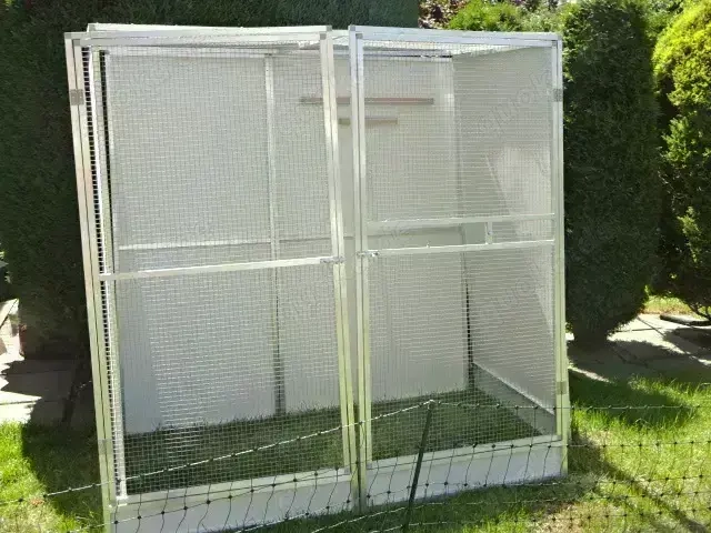 Schöne Alu Voliere für Papageien und andere Vögel
