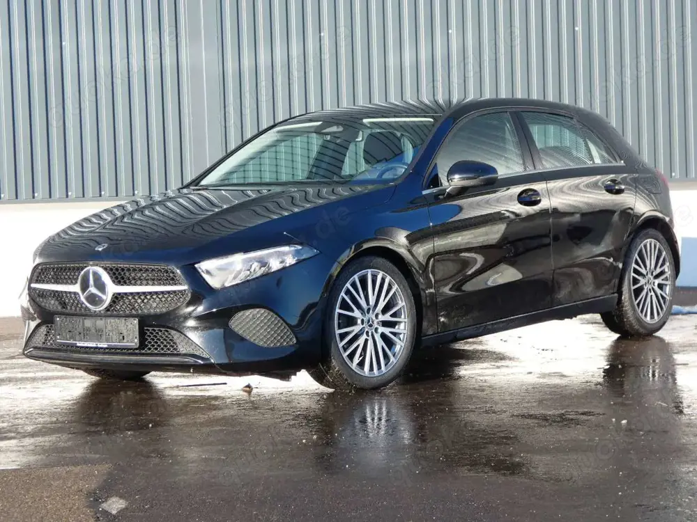 Mercedes-Benz A 180 d DCT LED Navi Teilleder SHZ Kamera 18"