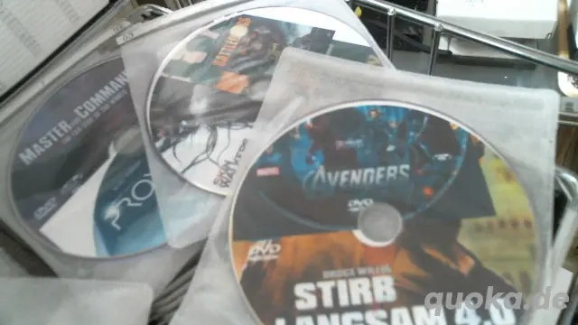 Biete neuwertige DVD Box für 300 DVD s,sind knapp 78 DVD mit Spielfilmen auf 8 GB DVD s an. Box Gesa