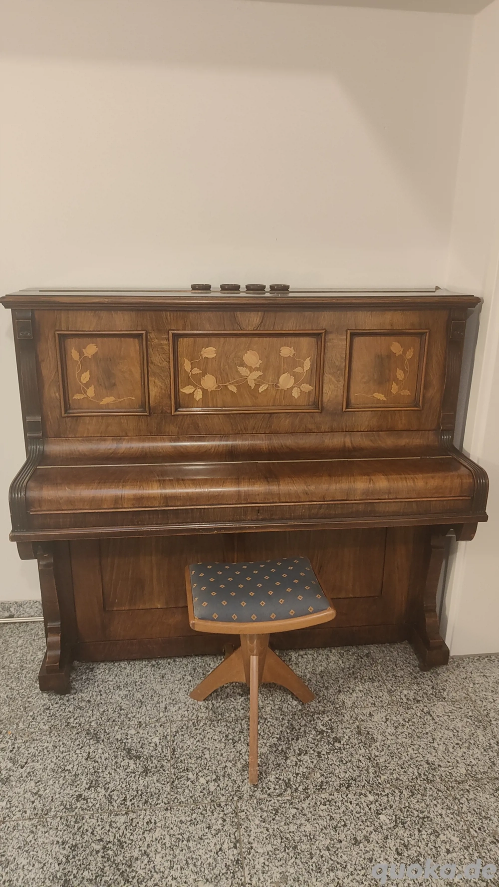 Antikes Klavier Crane & Sons 19. Jahrhundert verziert mit Blumen