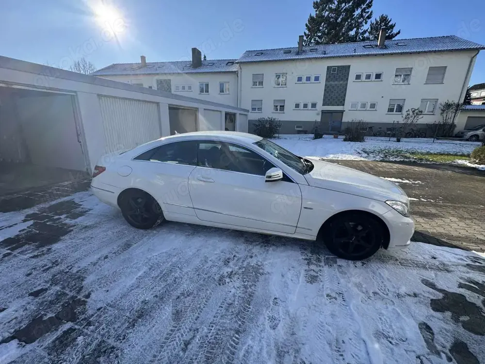 Mercedes-Benz E 200 CGI Coupe BlueEFFICIENCY Avantgarde