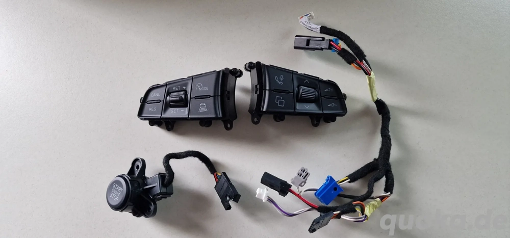 Alfa Romeo Lenkradtasten links und rechts mit Startknopf