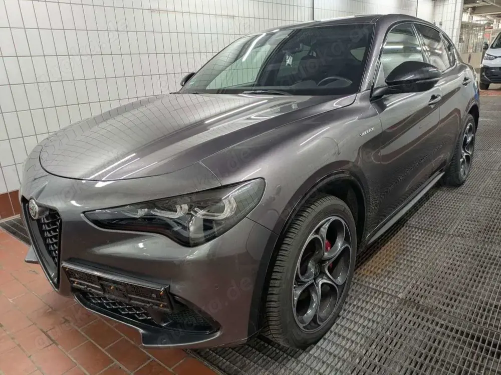 Alfa Romeo Stelvio Veloce Q4 NAVI SHZ LEDER-ARMATURENBRETT