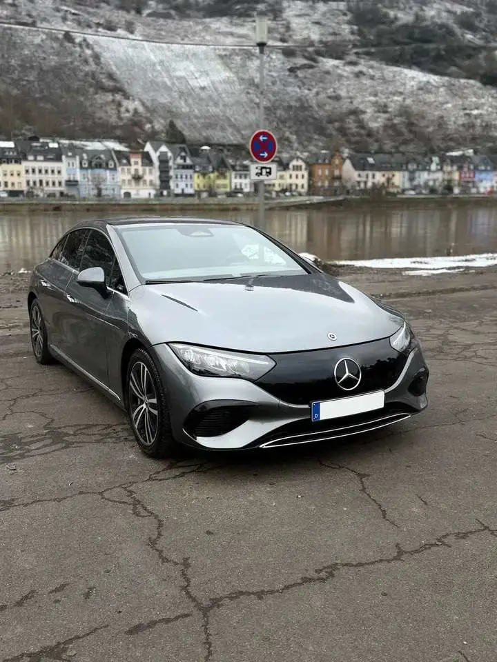 Mercedes-Benz EQE 300 Edition Electric Art