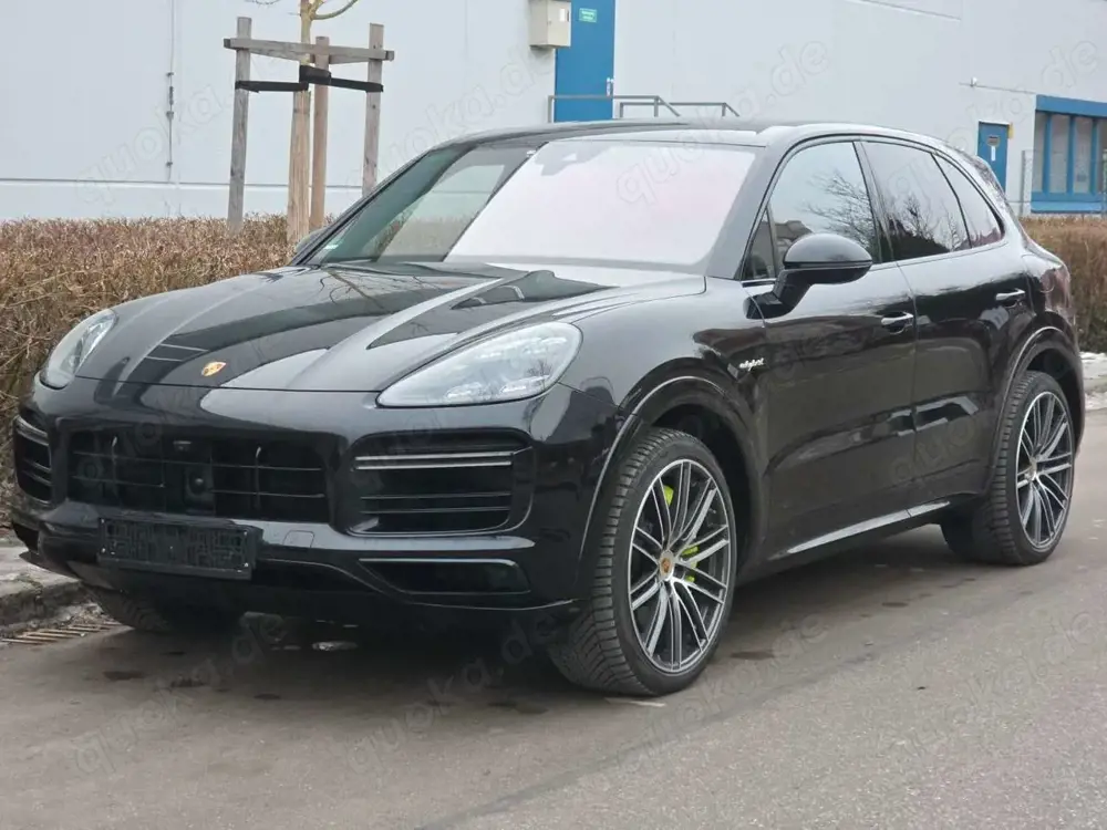 Porsche Cayenne Turbo S E-Hybrid 680PS Approved 12.2026