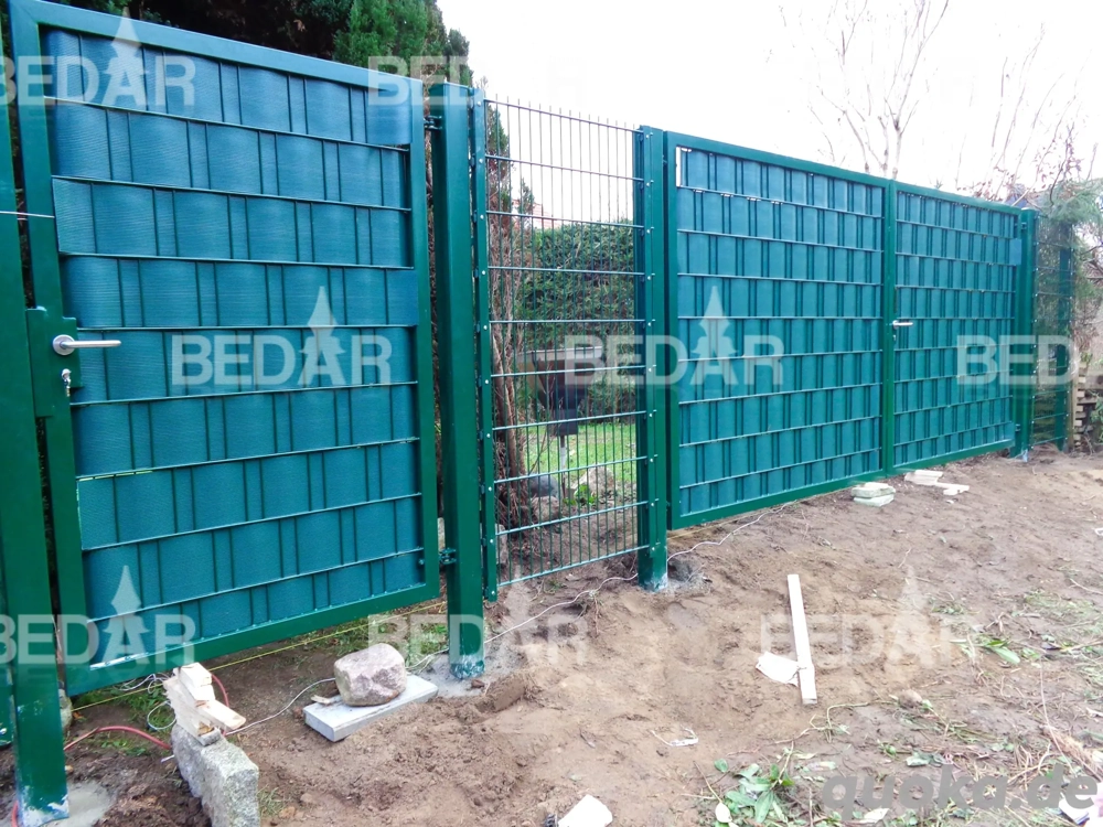 Doppelstabmattenzaun mit Sichtschutzstreifen | Sichtschutzzaun | Stabmattenzaun 2D mit Sichtschutz