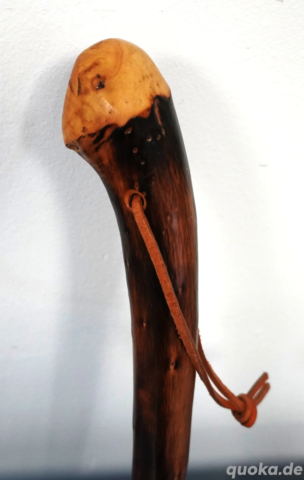 Wanderstock, rustikal-massive Ausführung
