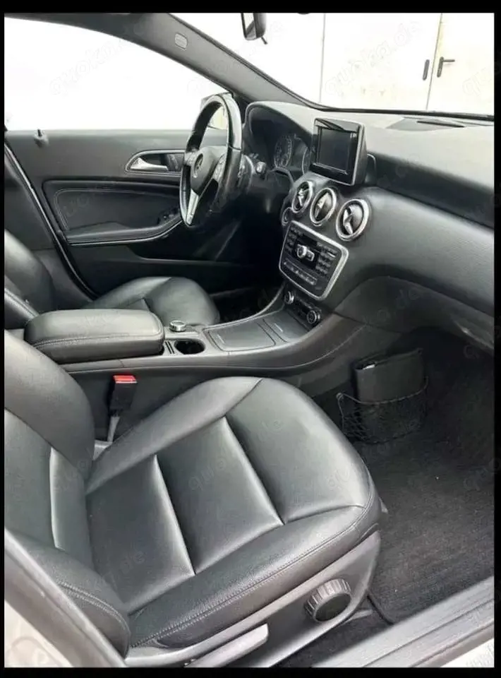 Mercedes-Benz A 180 (BlueEFFICIENCY) 7G-DCT