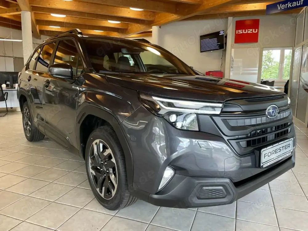 Subaru Forester 2.0ie*Exclusive*LED*NAVI*SHZiACC