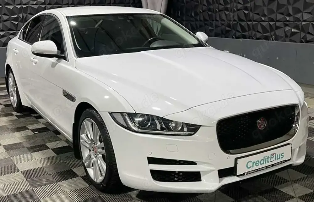 Jaguar XE Pure, Navi, Sitzheizung, Tempomat, Xenon