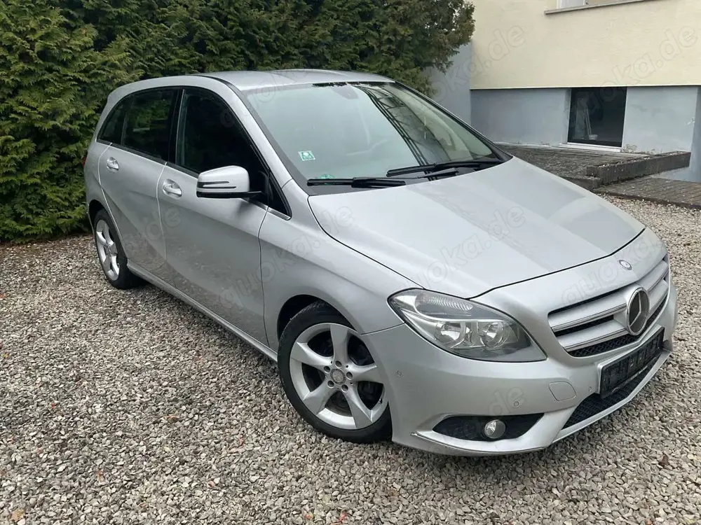 Mercedes-Benz B 180 B 180 CDI (BlueEFFICIENCY)