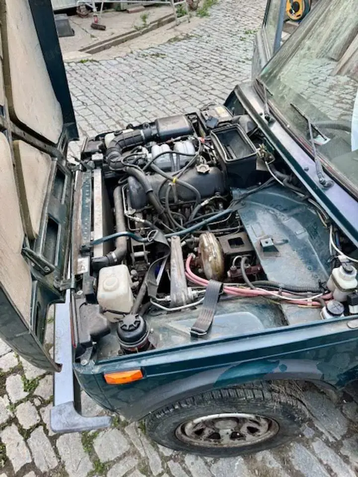 Lada Niva Set aus 1  Lada + 1/2 Lada + Ersatzteile