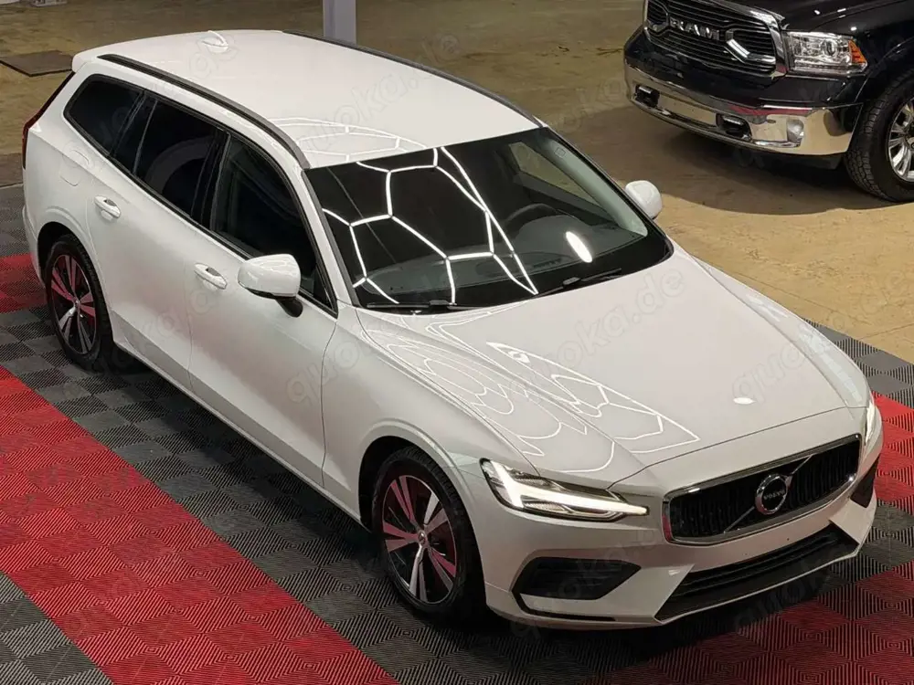 Volvo V60 Momentum Navi SHZ Kamera LED 17ZOLL