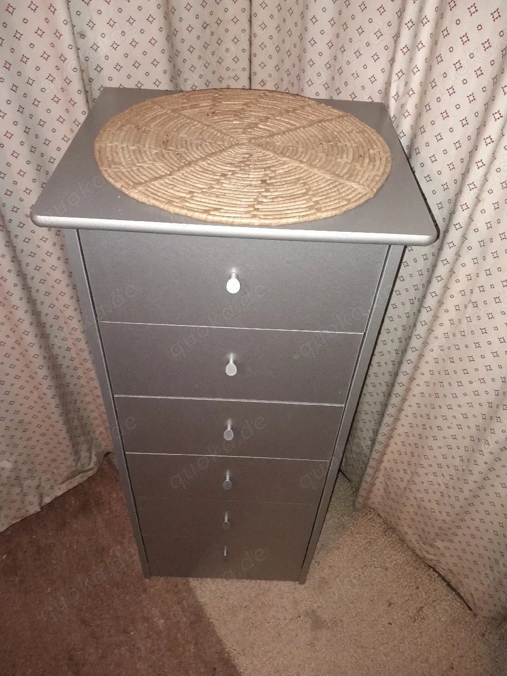 Kommode mit Schubladen in silber
