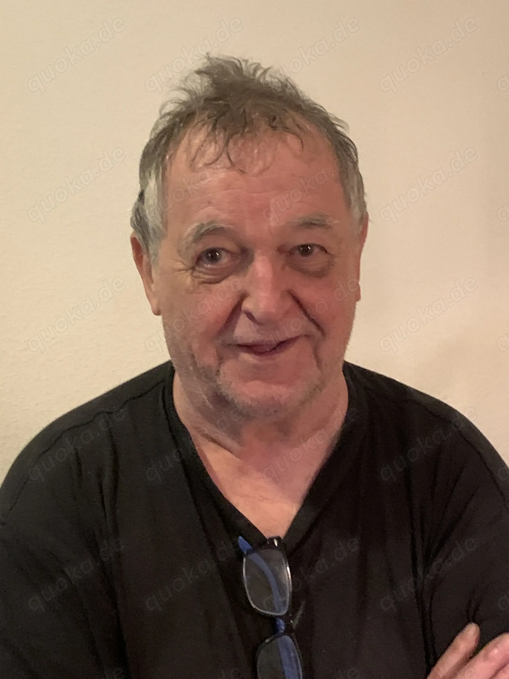 er sucht sie für eine Beziehung Plus