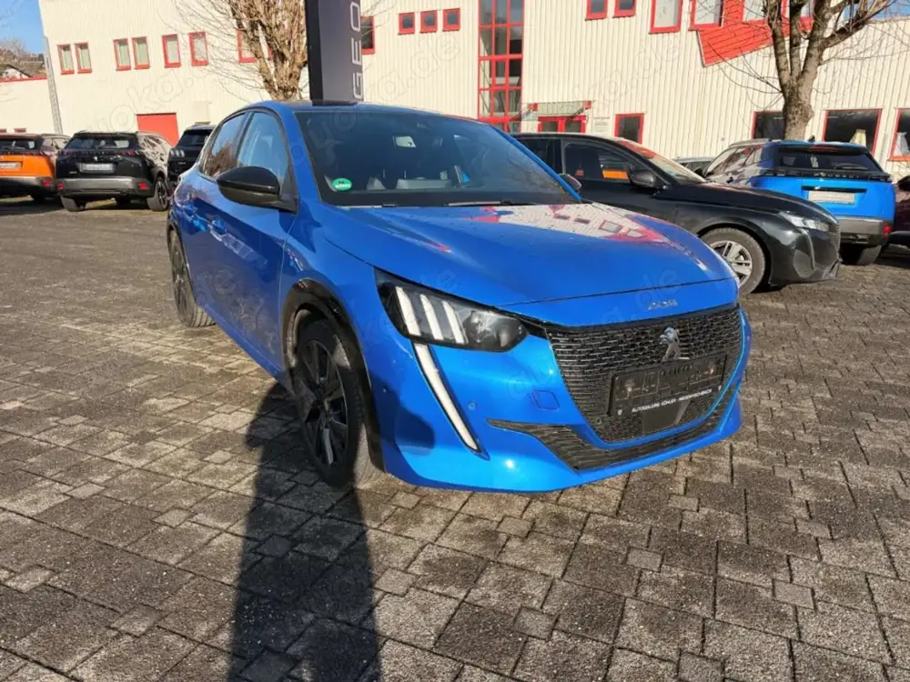 Peugeot 208 GT 1.2 Kmera Navi PDC SHZ APP