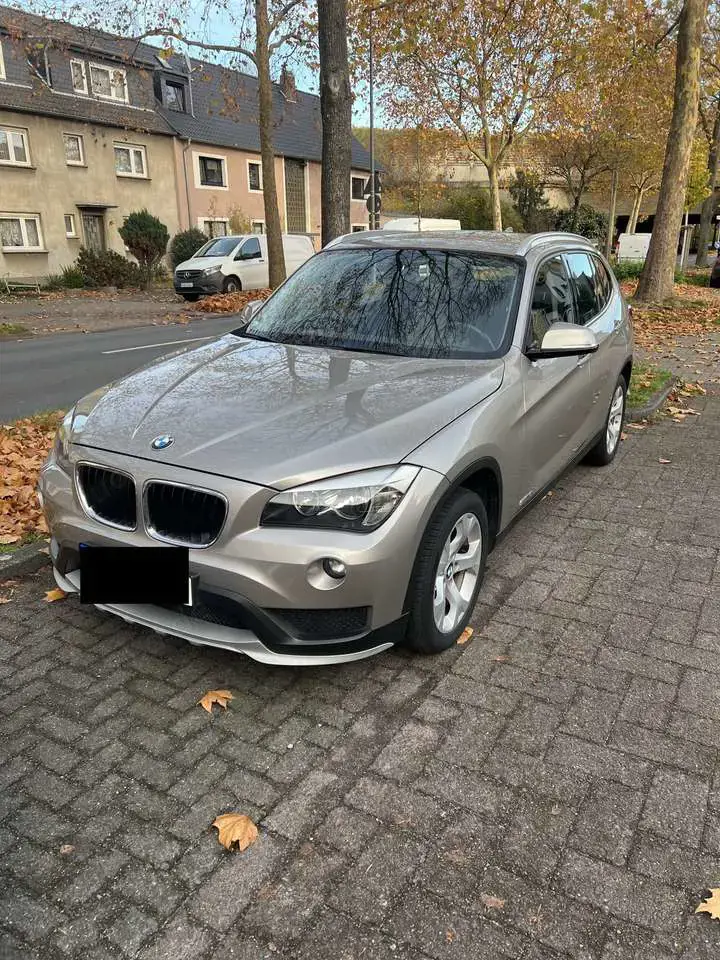BMW X1 X1 sDrive18i Automatik, Batterie neu, Bordcomputer (Carplay nachrüstbar), Sitzheizung, AHK