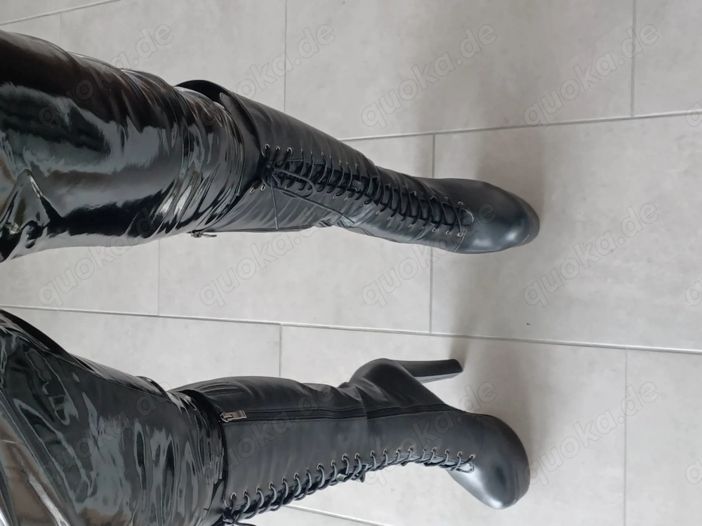 Cremeweiss auf glänzend Schwarz? Interesse?