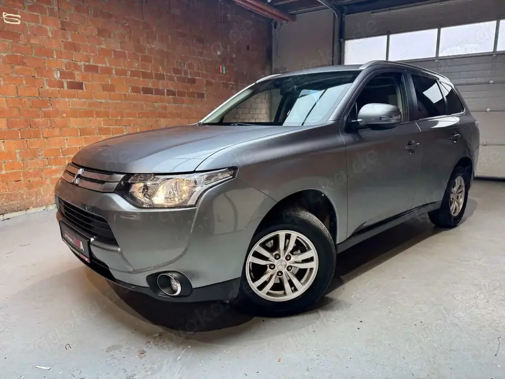 Mitsubishi Outlander ClearTec Invite +KAMERA+NAVI+7-SITZER