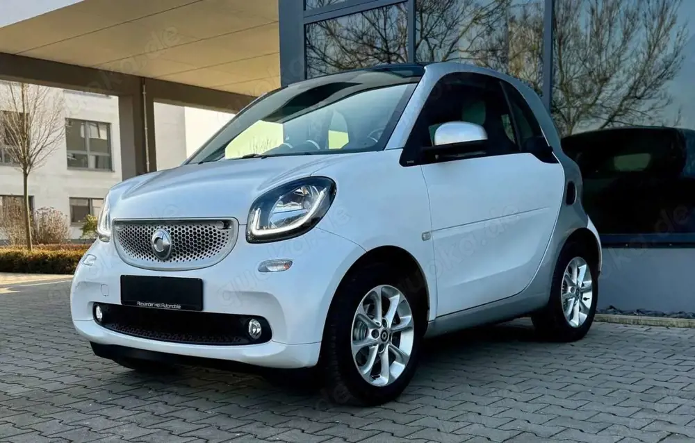 smart forTwo WENIG KM*AUTOMAT*KLIMA*PANO*SHZ*TEMP*LED*