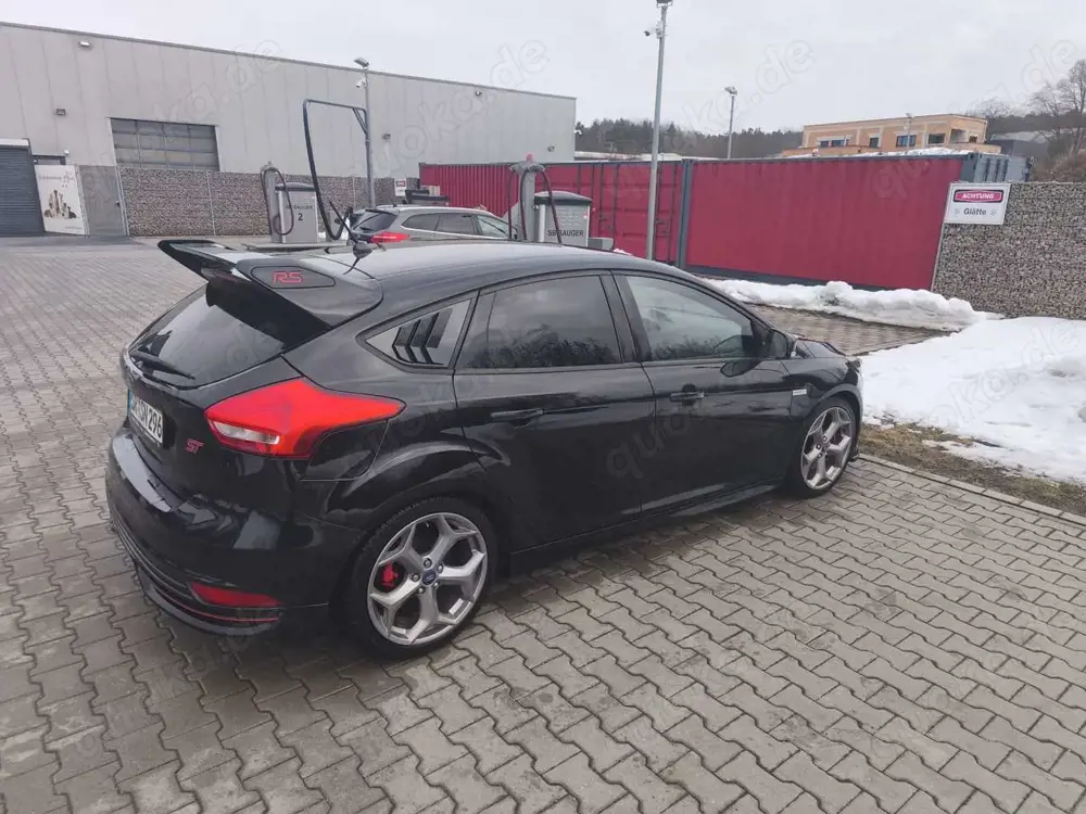 Ford Focus 2.0 EcoBoost ST mit Leder-Sport-Paket