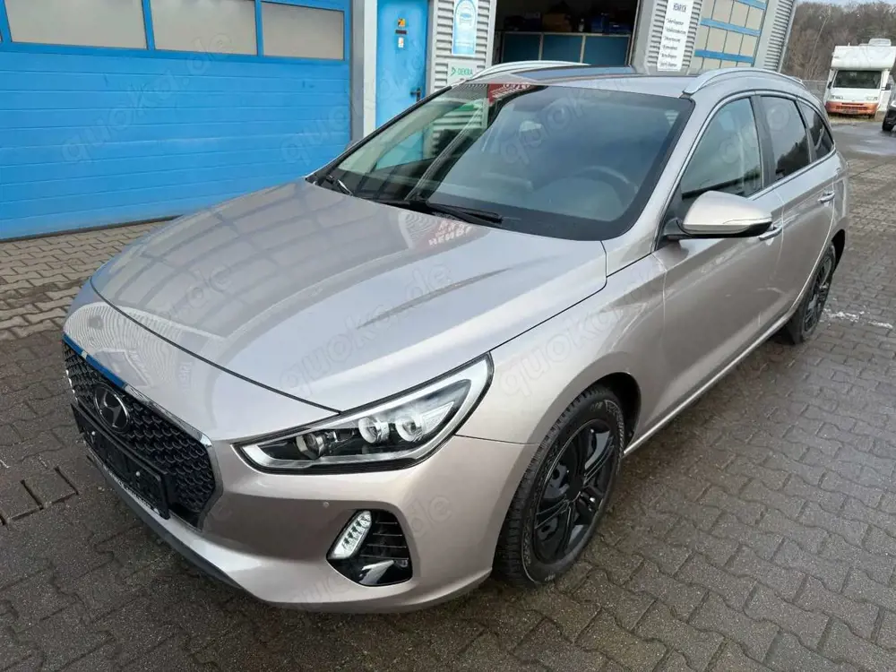 Hyundai i30 cw Premium Klima Navi Kamera PDC SHZ LHZ