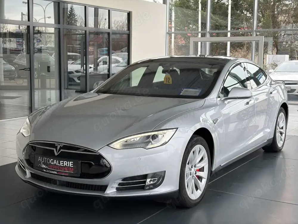 Tesla Model S DuaL PERFORMANCE