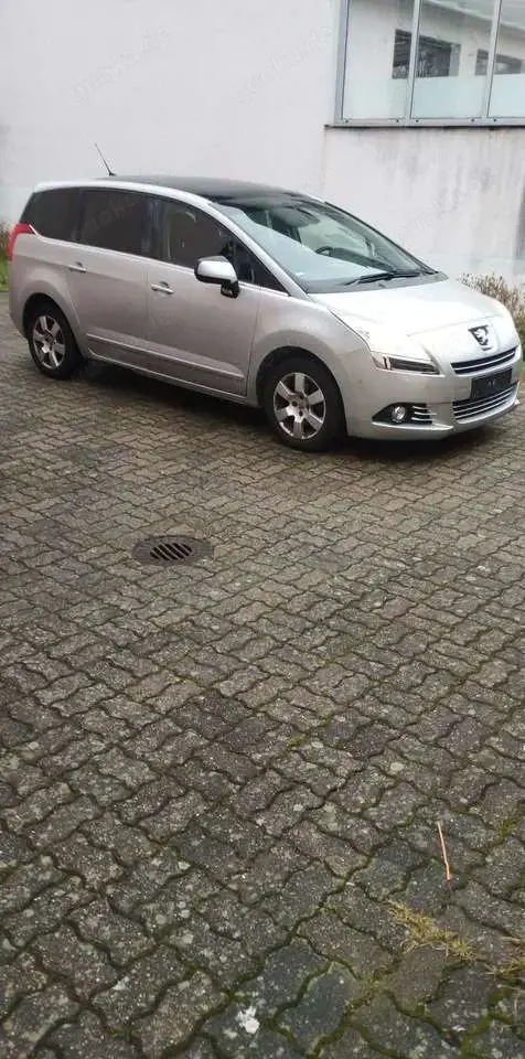 Peugeot 5008 e-HDI FAP 115 EGS6 StopStart Active