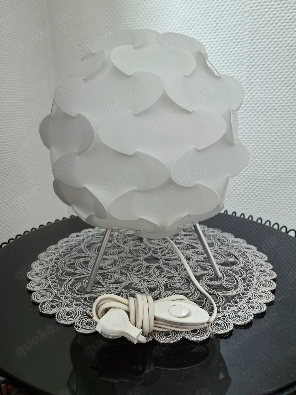 IKEA Fillsta Tischlampe mit Gestell in weissSchöne Tischlampe im Flourish Design mit ineinander gest