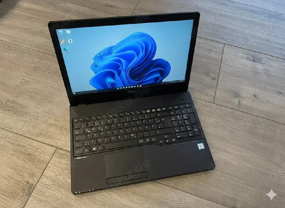 Fujitsu Laptop i5 7Gen 16GB RAM mit Office 365  Aktiviert SSD 256GB