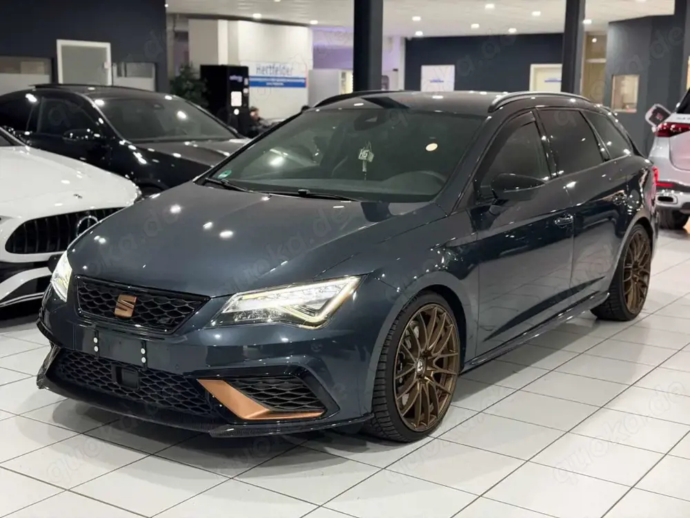 SEAT Leon ST Cupra R 300 4Drive*KAMERA*ALCANTARA*BOSE