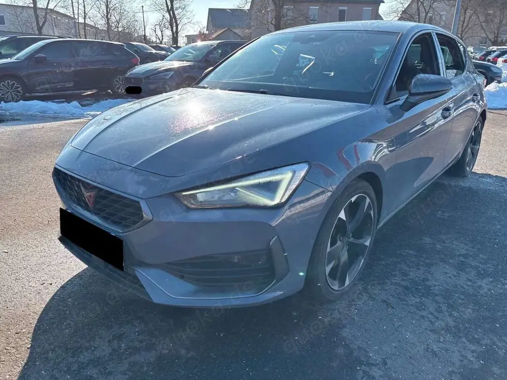 CUPRA Leon 2.0TSI DSG ACC R-KAMERA LED KEYLESS CARPLAY