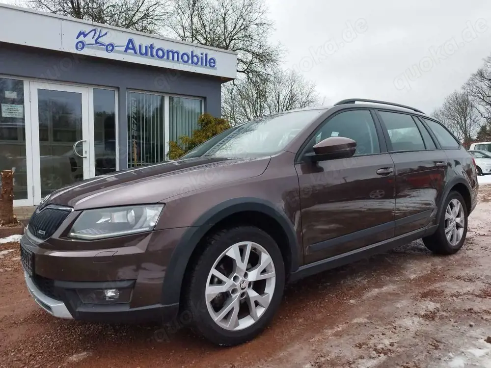 Skoda Octavia Combi Scout 4x4 *1. Hand+STH+Xenon+Navi*