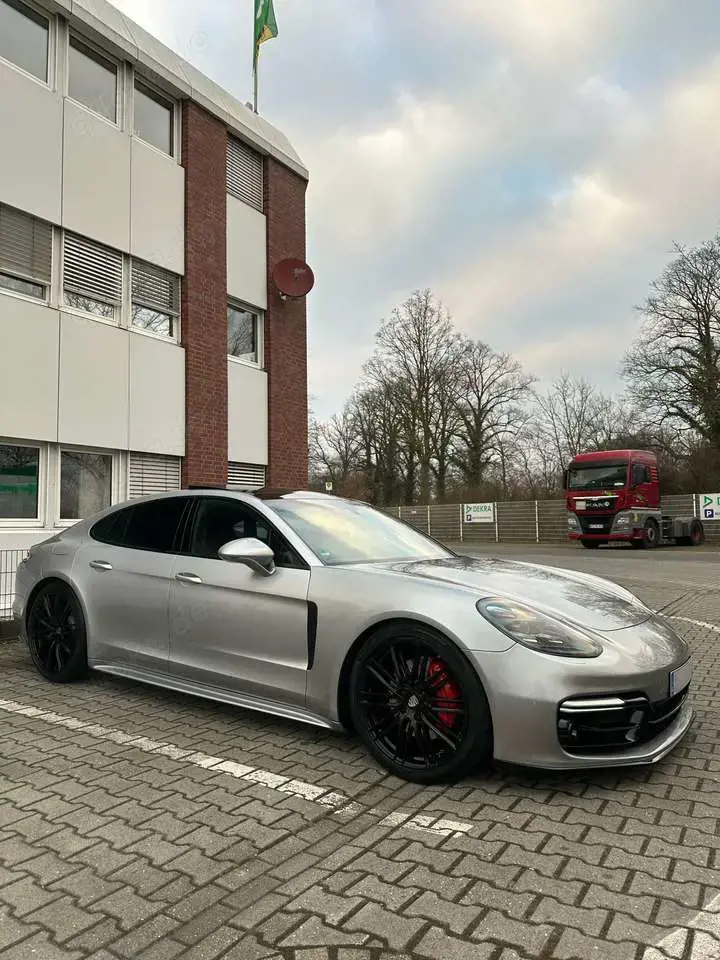 Porsche Panamera 4S Exclusive Chrono Rot