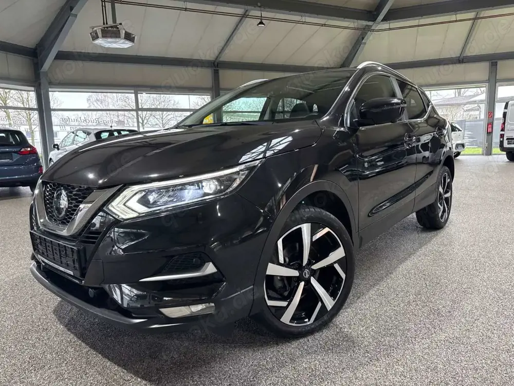Nissan Qashqai 1.3i Akari Leder Panorama LED Navi