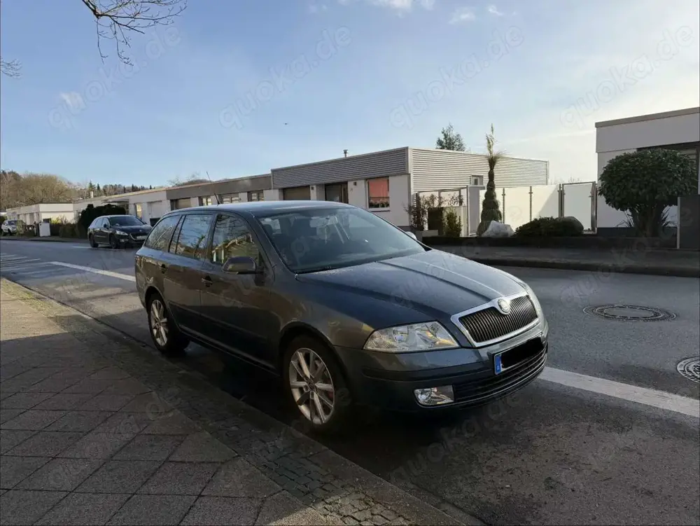 Skoda Octavia Combi 1.6 FSI Automatik TÜV 02/27