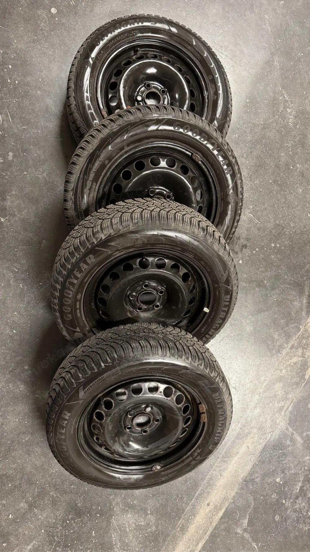 Verkaufe hier 4 Winterreifen von Goodyear UltraGrip 9 komplett mit Stahlfelgen.